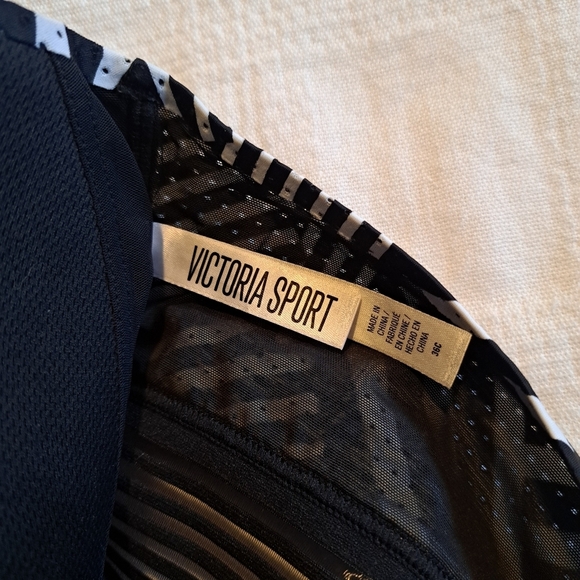 Victoria Sport women's 36C black and white sports bra adjustable straps pullover - Picture 4 of 7